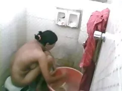 স্বর্ণকেশী সুন্দরী ব ...