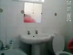 বিলি তার বান্ধবী আদে ...