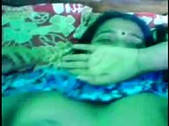তিনি তার চশমা কালো আ ...