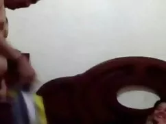 বড় সুন্দরী মহিলা কু ...