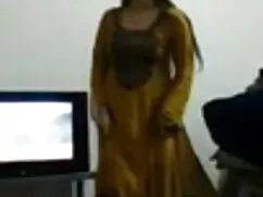 অর্ধেক মেয়ে ক্যারোল ...