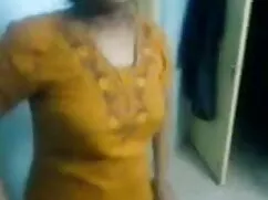 তিনি একটি প্রহরায় ব ...