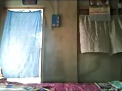 বড় সুন্দরী মহিলা কে ...